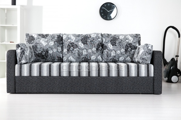 Уютный и стильный диван с мягкими подушками под спину и пружинным блоком для спального места