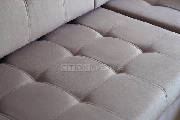 Утяжки и двойные прострочки на поверхности сиденья и на подушках